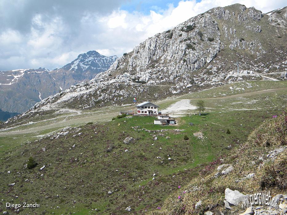 10-Rif. Lecco visto dalla Bocchetta di Pesciola 1750mt.jpg
